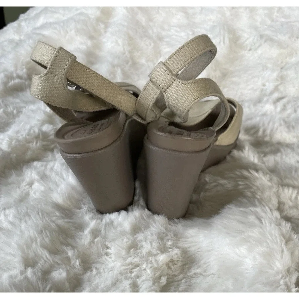 Crocs Leigh II Crossstrap Wedge Sandal Women's Size 9‎ Oatmeal/Mushroom